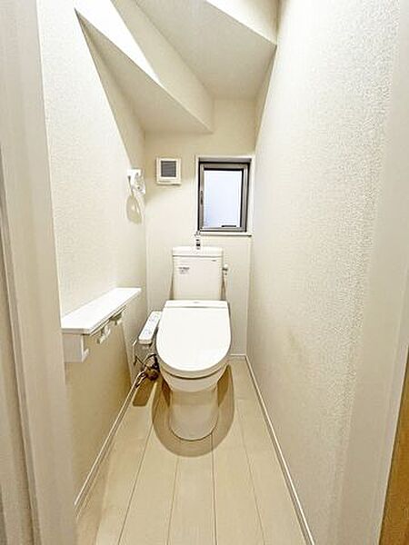 【現況販売】一階トイレ写真。