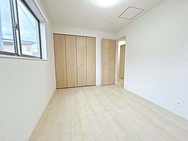 【現況販売】洋室8.5帖　別角度写真