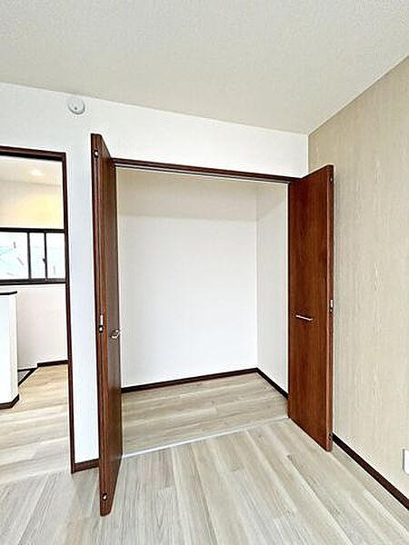 【リフォーム済】2階洋室収納写真