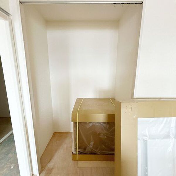 【リフォーム中】和室収納写真。8/22撮影。建具交換してクローゼットに変更予定です