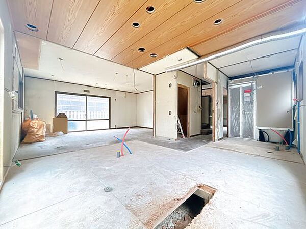 【現在リフォーム中】リビング別角度です。もとは和室ですが、広々としたリビングに変更予定です。