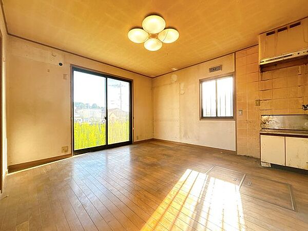 【リビング写真】和室とつなげて16帖に拡張予定です。