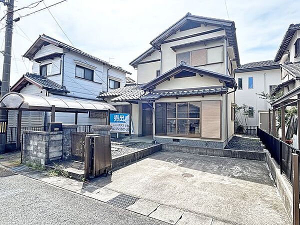 【リフォーム前写真】外観別アングル写真。内覧可能だからこそ見つかるお気に入りの1棟。お気軽にお問い合わせ下さい。