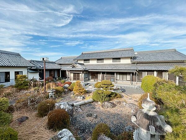 【外観】別角度　庭園はアレンジいただけますね。