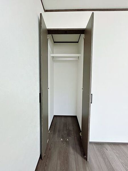 【リフォーム済み】洋室6帖　収納