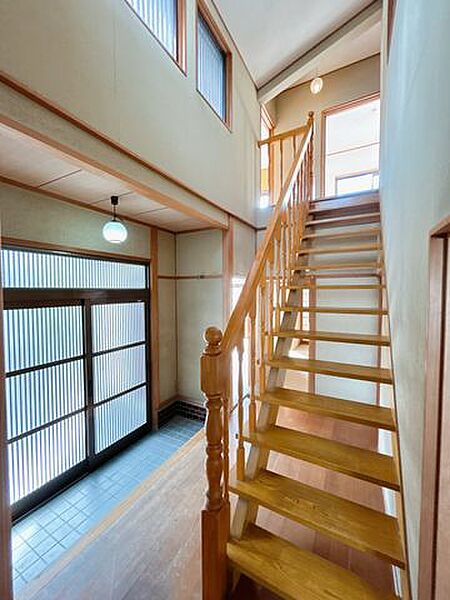 【リフォーム中】広々した玄関です。床はフローリングで仕上げます。