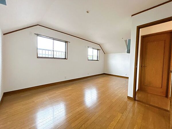 【室内現況販売】3階洋室12.5帖。日当たり良好です。