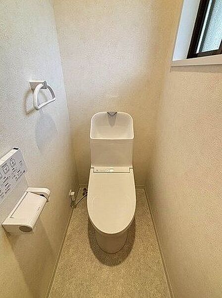 2階トイレ新品交換済みです