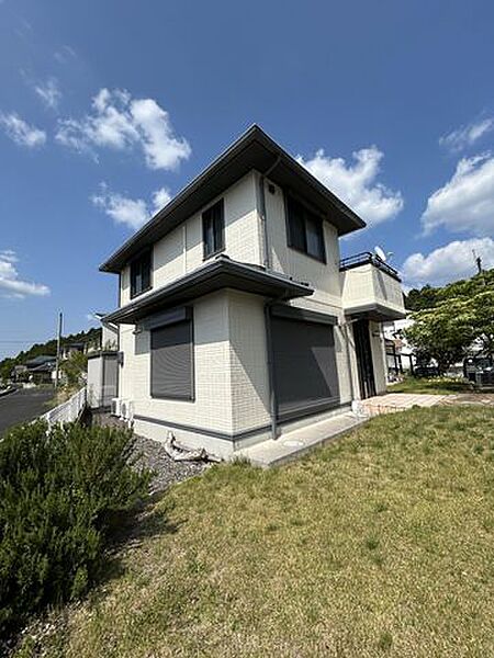価格には消費税を含みます。自社物件につき随時ご案内可能。内覧希望の方はお電話ください。