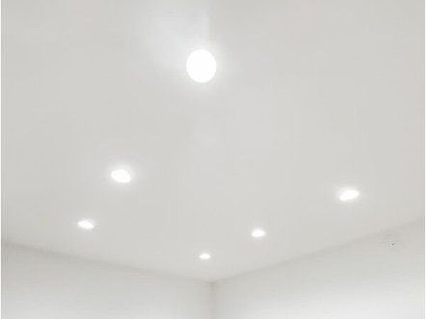 【同仕様写真】リビングには一部ダウンライトを配置しておしゃれな空間に仕上げます。