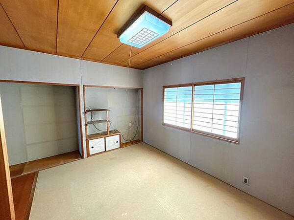 【現況販売】2階南側6帖和室（別角度）
