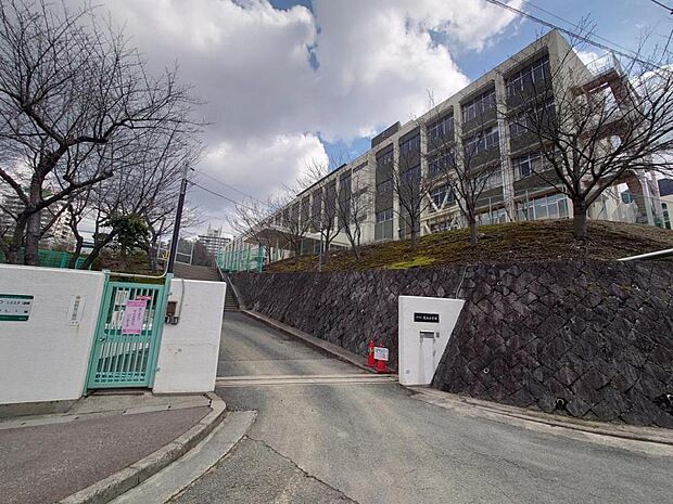 【周辺環境】神戸市立花山小学校まで1400ｍ、徒歩約18分です。
