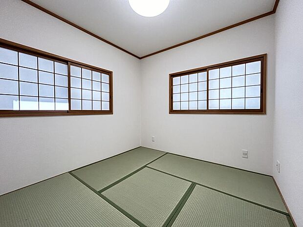 【リフォーム済】1階和室の写真です。畳表替え・クロス張替え・照明交換など行いました。