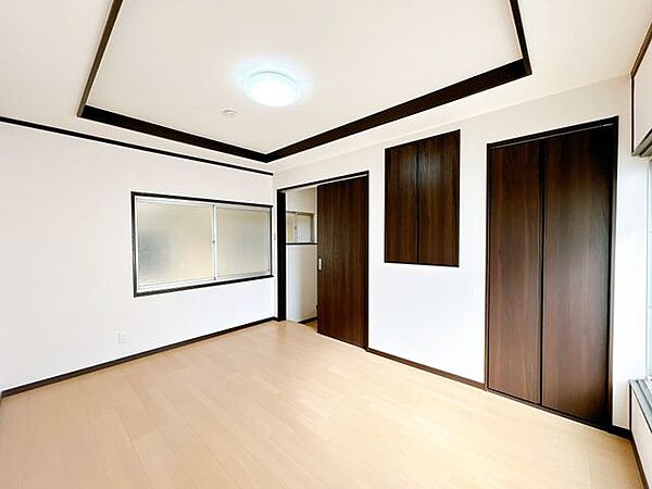 【リフォーム済】2階6帖洋室の収納はクローゼットドアを新設しました。