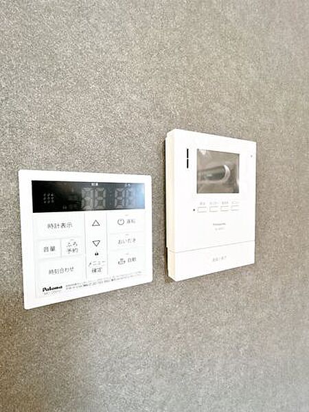 【リフォーム済】モニター付きインターホンです。新品を設置しました。カメラがついているので来客時も安心ですね。