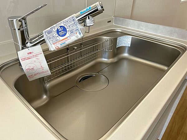 【リフォーム済】シンクです。浄水機能付き水栓がついています。
