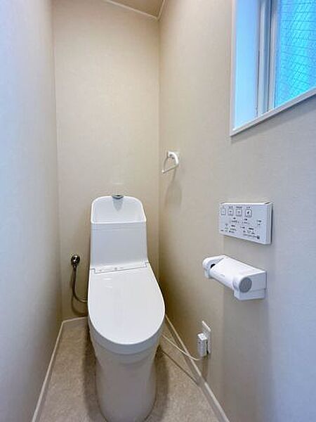 【リフォーム済み】2階トイレです。新品交換しました。