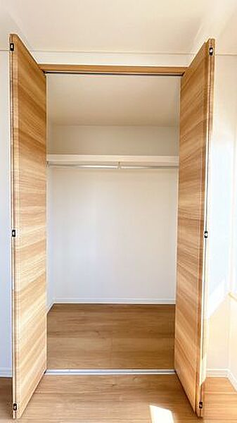 【リフォーム済】2F東側洋室収納の写真です。