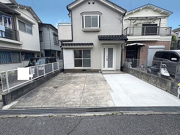 「外観」駐車場、並列2台駐車可能