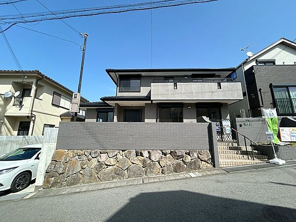 【リフォーム済】外観です。外壁屋根塗装をおこないました。