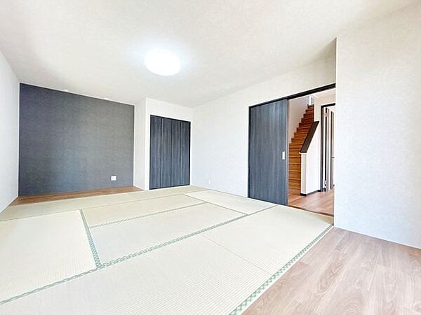 【リフォーム済】和室の別角度です。現代の暮らしに溶け込む和モダン空間ですね。