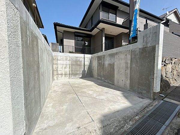 【リフォーム済】駐車場です。堀車庫の屋根撤去工事により高さ制限がなくなりました。