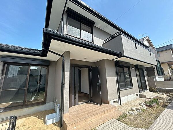 【リフォーム済】外観別角度です。外壁屋根塗装済みです。