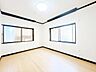 和室：【リフォーム済】1F洋室6帖の写真です。クロス、床の張替え、建具の新品交換、照明器具の新設等行いました。
