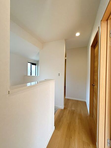 【リフォーム済】2Ｆ廊下の写真です。