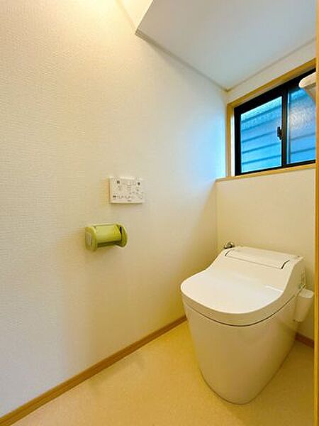 【現況販売】1階トイレの写真です。