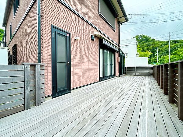 【現況販売】ウッドデッキの写真です。