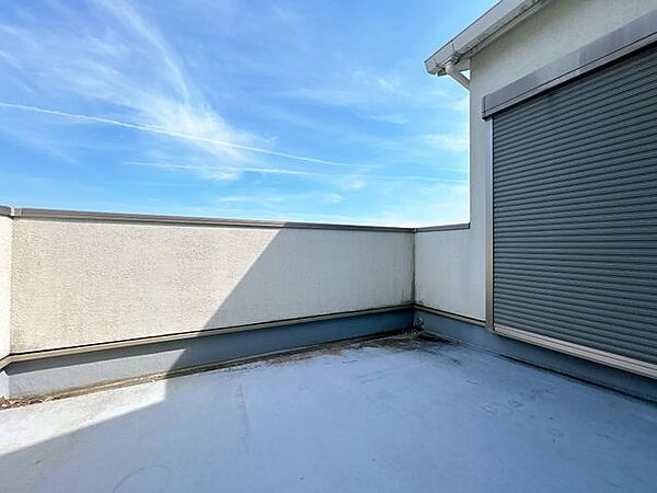 【リフォーム予定】バルコニーの写真です。高台の位置するので風通しもよくお天気がいい日はお洗濯物が良く乾きそうですね。