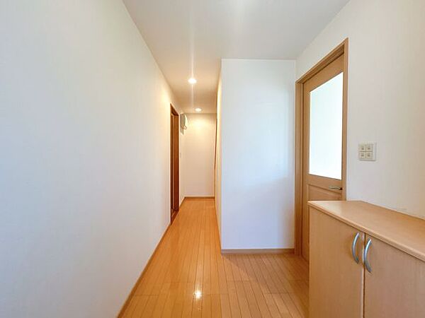 【現況販売】1階廊下の写真です。