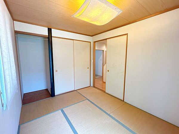 【現況販売】1階和室別角度写真です。