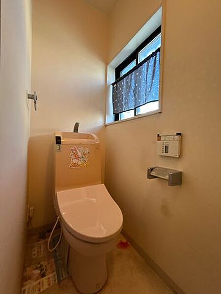 【現況販売】1階トイレの写真です。