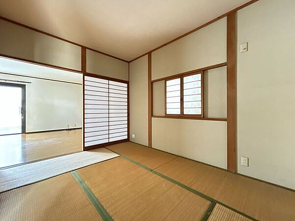 【現況販売】和室約6帖の別角度の写真です。
