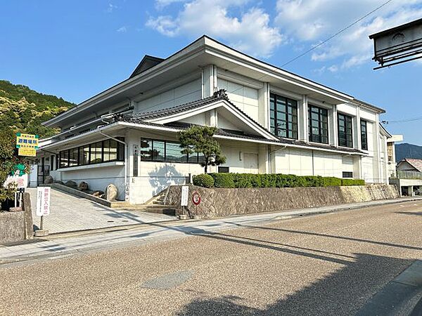 【周辺環境】丹波市立崇広小学校まで約2300ｍ（徒歩29分）の立地です。