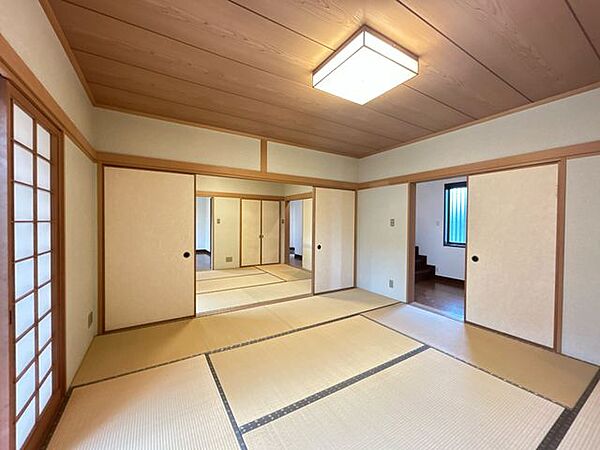 【リフォーム中】1階東側約8帖和室の別角度の写真です。