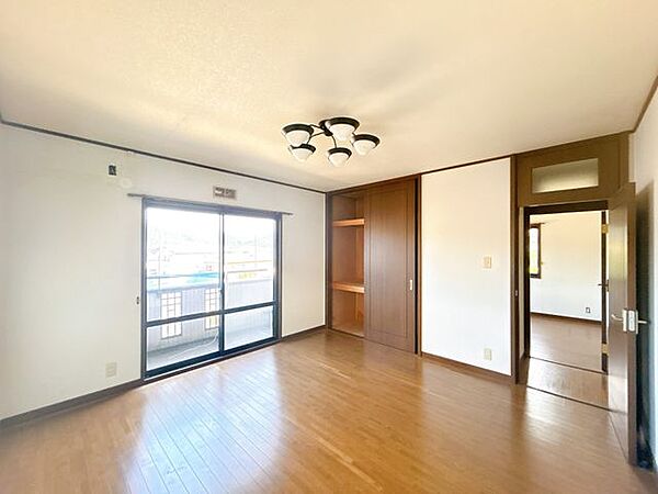 【リフォーム中】2階北東側約8帖洋室の写真です。