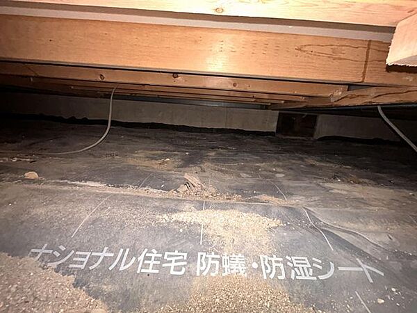 中古住宅の3大リスクである、雨漏り、主要構造部分の欠陥や腐食、給排水管の漏水や故障を2年間保証します。その前提で床下まで確認の上でリフォームし、シロアリの被害調査と防除工事もおこないます。