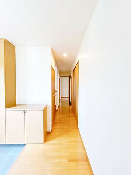 【リフォーム中】1階廊下です。クリーニング予定です。無駄のない使いやすい間取りです。