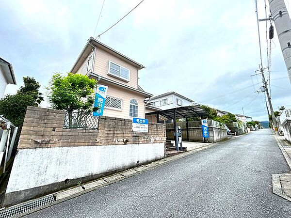 【現況販売】木造ならでは心やすらぐ住まいです。青空が広がる閑静な1種低層のエリアです。