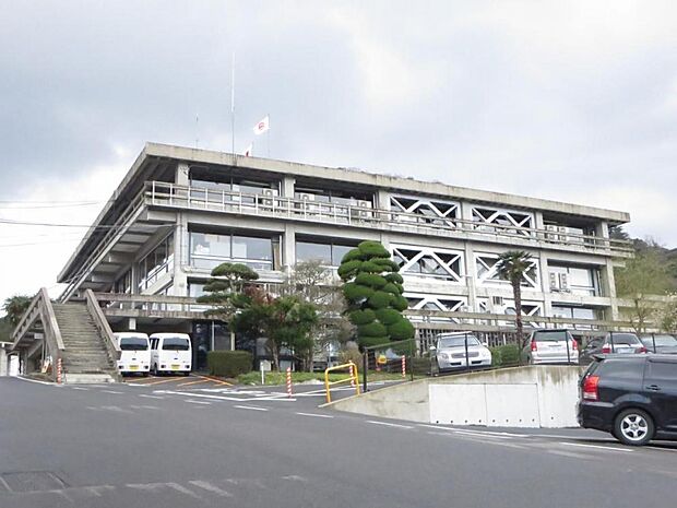 【周辺環境】倉吉市役所本庁舎まで約2500m（車で約7分）上下水道のお手続き等はこちらでできます。