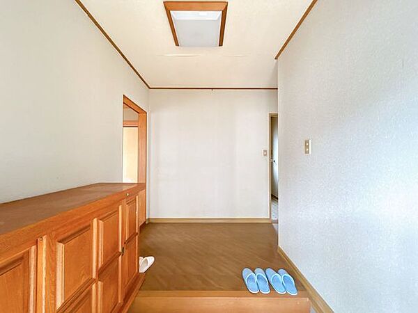 玄関内観です。