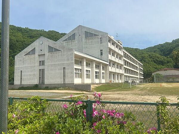 鳥取市立中ノ郷中学校 中ノ郷中学校まで徒歩32分（2530ｍ）