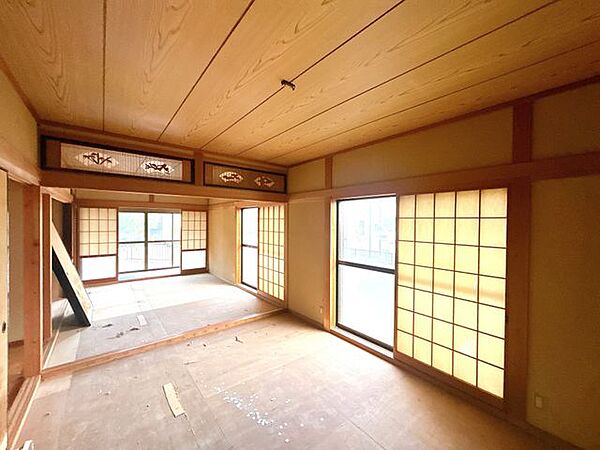 【リフォーム中 9/17撮影】1階続間別アングルです。縁側もLDKに取り込みます。南向きの窓から小さな庭を眺めることができます。
