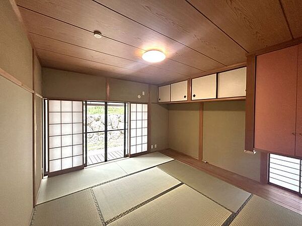 【リフォーム済】畳の表替えを行いました。襖・障子は張替えを行っています。