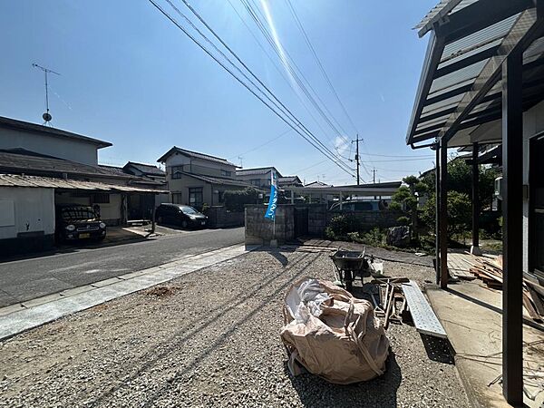 駐車場拡張を行い4台分駐車可能になります。