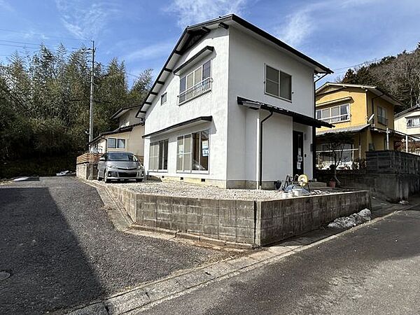 【リフォーム済】屋根はガルバリウム鋼板葺に葺き替え、外壁は塗装を行いました。