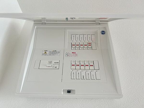 【リフォーム済】配電盤は蓋つきのものに新品交換致しました。ブレーカーが落ちないように、お家にあったアンペア数に変更しています。